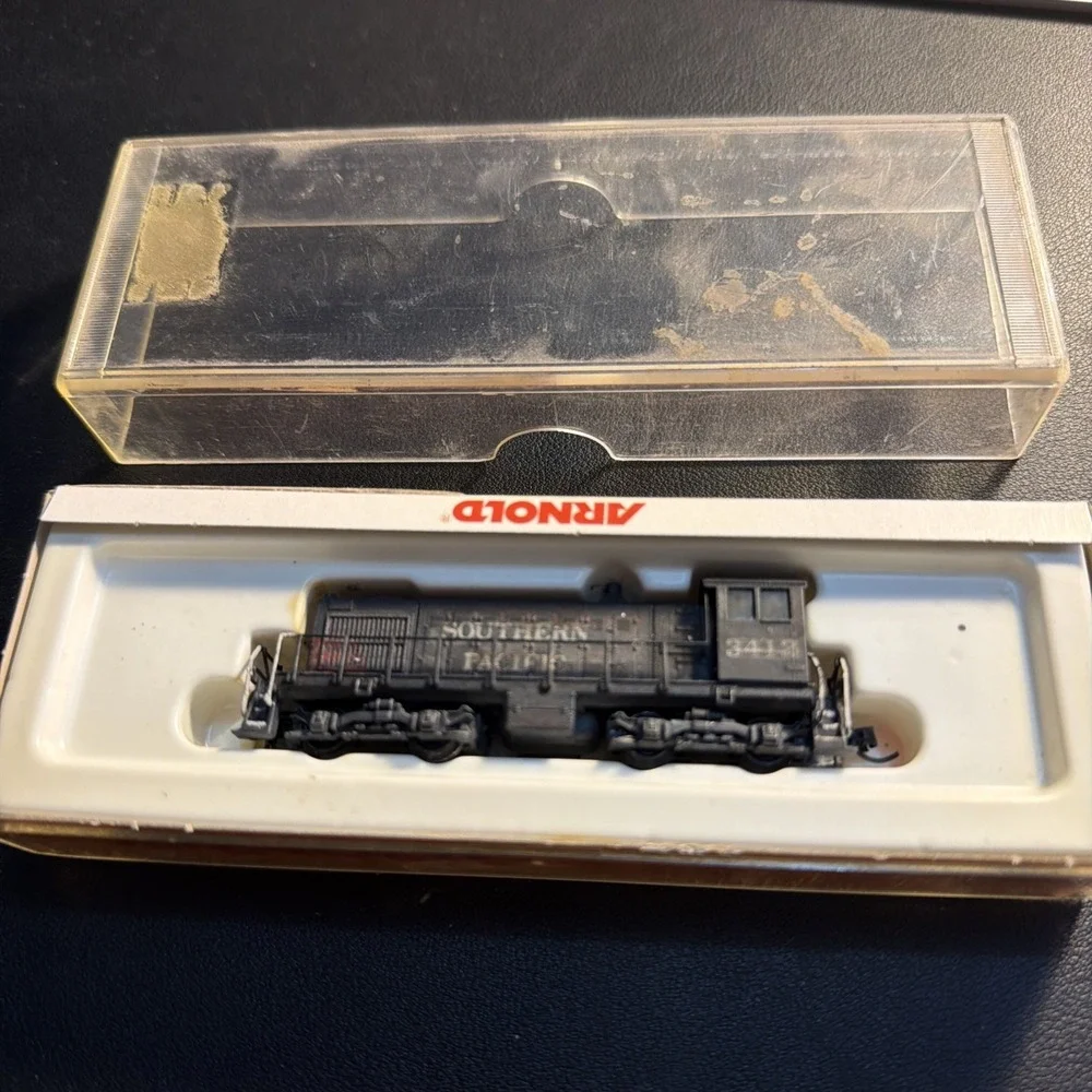 Arnold N Scale 5066 Southern Pacific ALCO S-2 Switcher Locomotive #3412